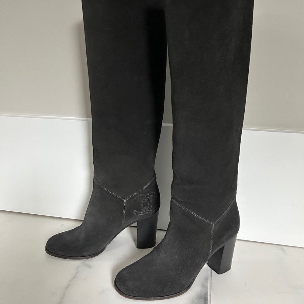 Chanel CC Logo GREY Suede Knee High Heeled Boots EU 37